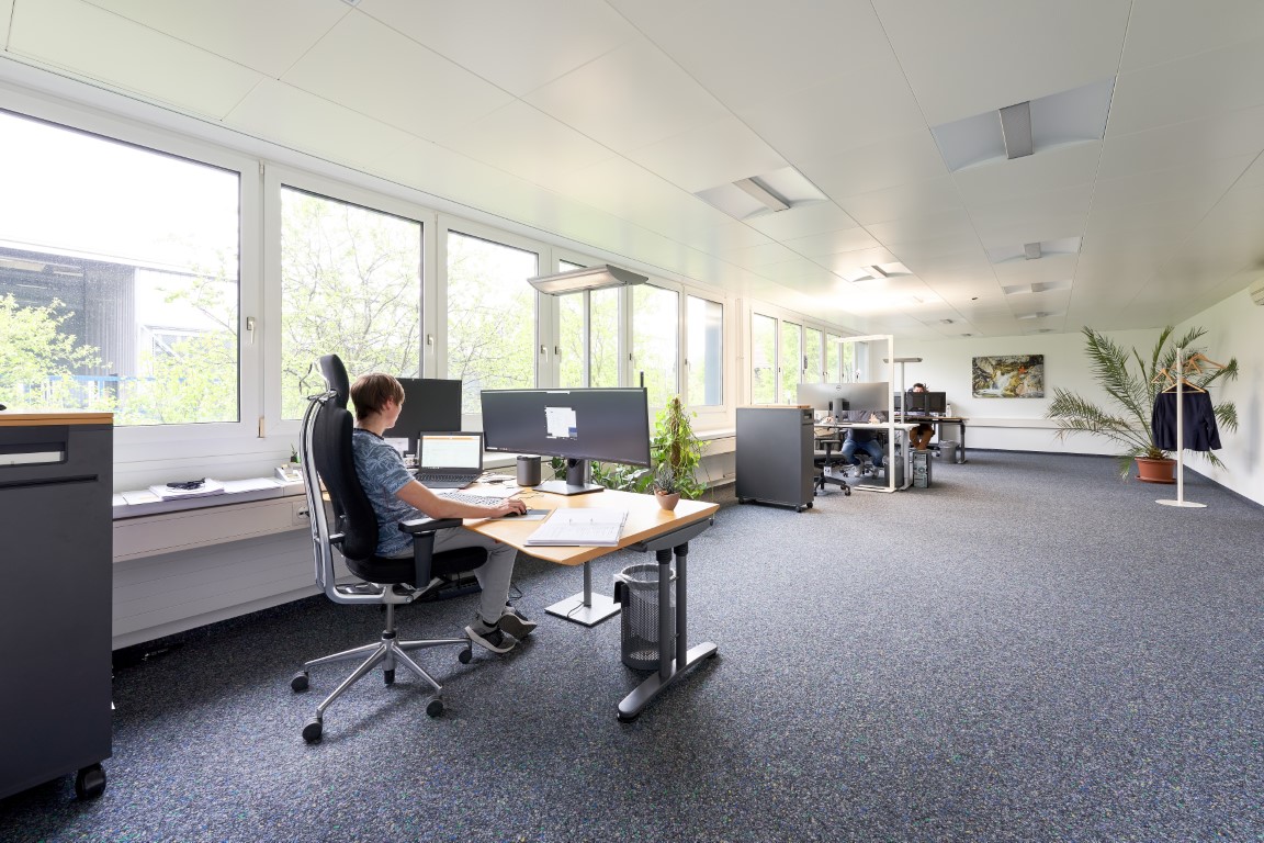 buero-raeumlichkeiten-projekt7-04 Büro mit Trennwand Projekt7