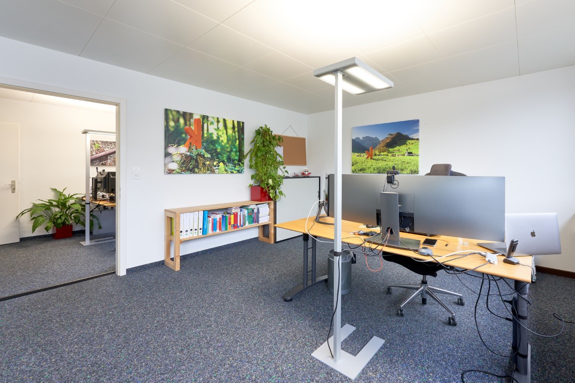 buero-raeumlichkeiten-projekt7-09 Büro Pausenraum mit Pflanzen und Kaffeemaschine Projekt7